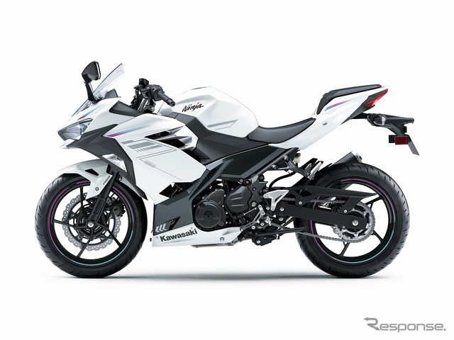 カワサキ Ninja 400(パールブリザードホワイト×メタリックカーボングレー)