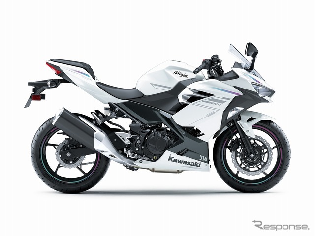 カワサキ Ninja 400(パールブリザードホワイト×メタリックカーボングレー)
