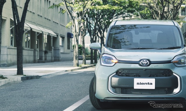 トヨタ・シエンタZ(ハイブリッド・2WD・7人乗り、アーバンカーキ、オプション装着車)