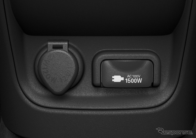 トヨタ・シエンタ:アクセサリーコンセント(AC100V・1500W/非常時給電システム付)インパネ部