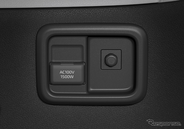 トヨタ・シエンタ:アクセサリーコンセント(AC100V・1500W/非常時給電システム付)ラゲージデッキサイド部