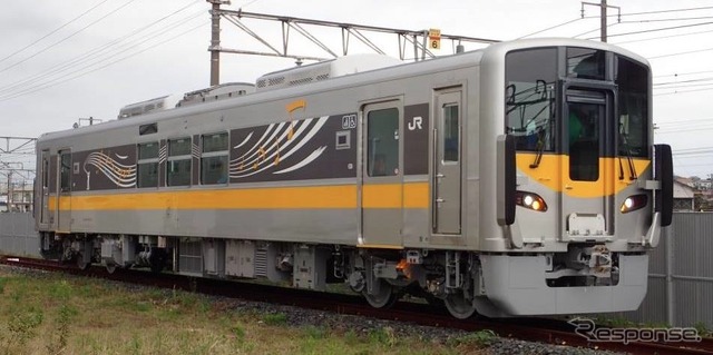 次世代バイオ燃料の実証実験に使われるJR西日本初の電気式気動車DEC700。実証実験は、国土交通省が公募した「鉄道技術開発・普及促進制度 令和4年度新規技術開発課題」(鉄道車両におけるバイオディーゼル燃料の導入に向けた技術開発)において採択された鉄道総合技術研究所とJRグループの共同提案による計画を基に実施される。
