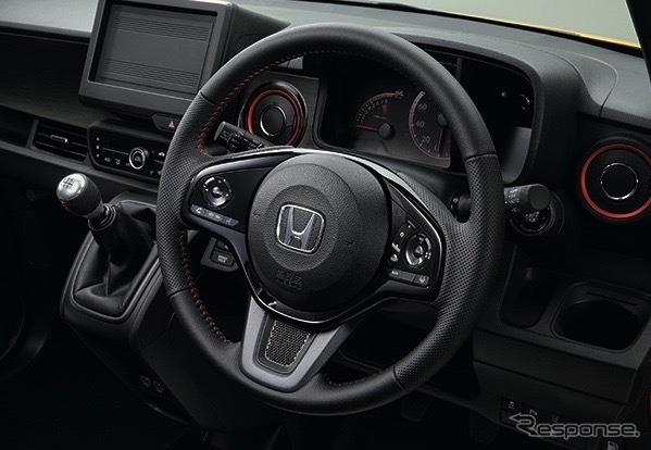 ホンダN-ONE RS:専用本革巻ステアリングホイール