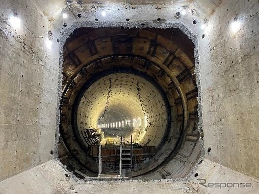 箕面船場阪大前から千里中央へ向けて掘削された地下トンネル(写真手前が千里中央方)。5月末までには南北とも貫通した。