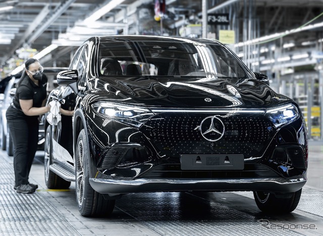 メルセデスベンツの米国アラバマ州タスカルーサ工場で生産を開始した EQS SUV