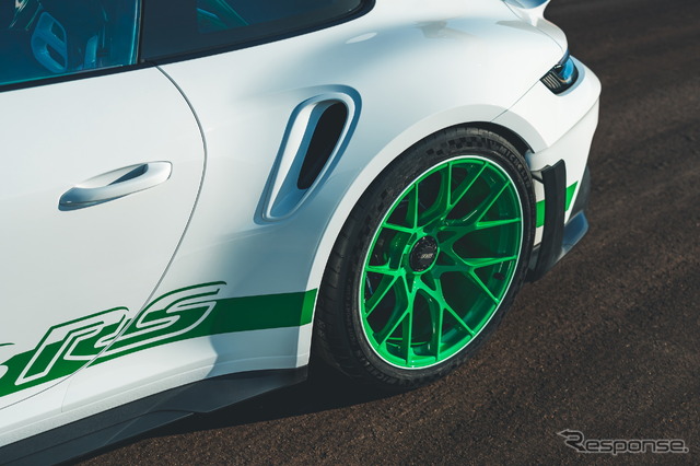 ポルシェ 911 GT3 RS 新型の「トリビュートtoカレラRSパッケージ」
