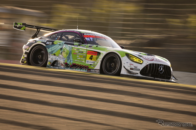 GT300クラス優勝の#4 グッドスマイル 初音ミク AMG（谷口信輝／片岡龍也）