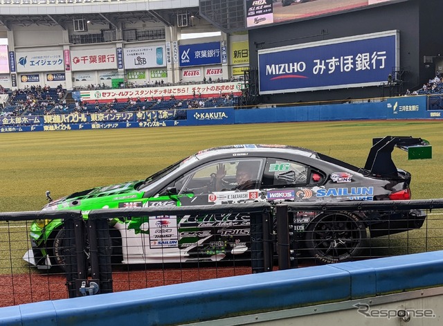 始球式に登場したTMS RACING TEAM SAILUN TIRE 36号車
