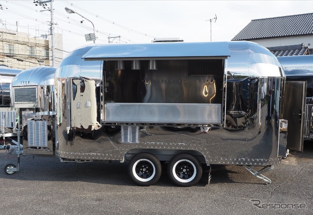 オールステンレスボディの大型キッチントレーラーT011