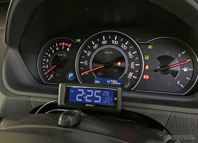 車用電波時計(常時点灯タイプ USB) Fizz-1083(Fizz)。