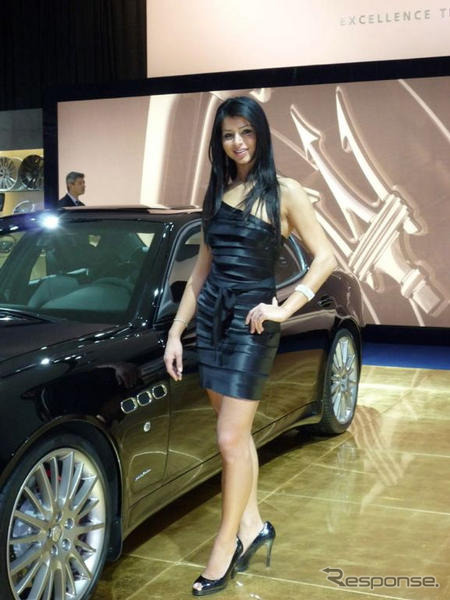 【デトロイトモーターショー09】高級車に華を添える美しい女性