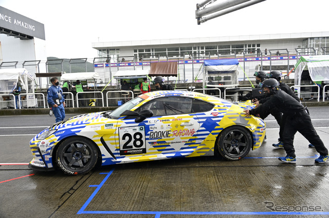 スーパー耐久第4戦大分オートポリス5時間レースの様子