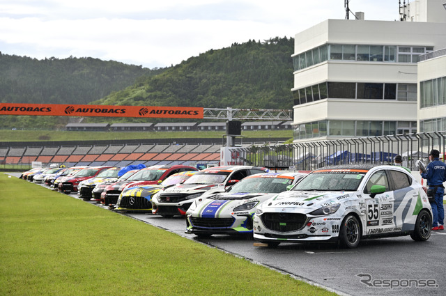 スーパー耐久第4戦大分オートポリス5時間レースの様子