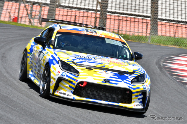 スーパー耐久第4戦大分オートポリス5時間レースの様子