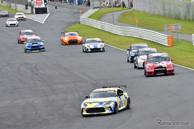 スーパー耐久第4戦大分オートポリス5時間レースの様子
