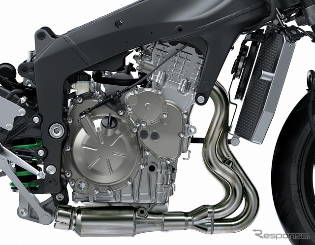 すべての回転域で優れた性能を発揮する水冷DOHC 4バルブ並列4気筒636ccエンジン