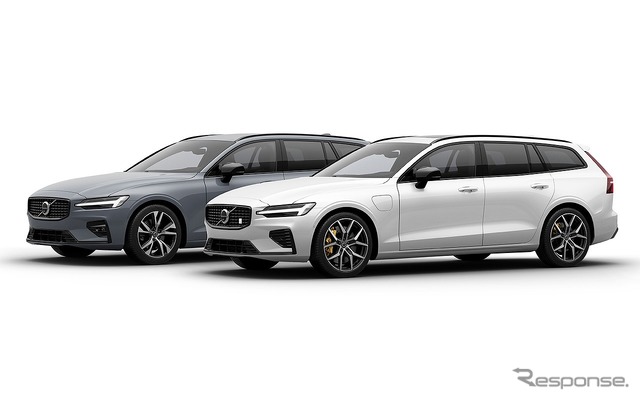 ボルボ V60アルティメット B4 ダークエディション(左)/V60リチャージ ポールスター エンジニアード(右)