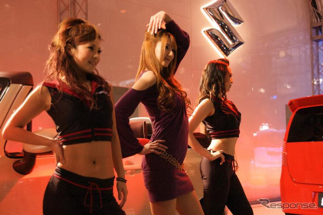 【東京オートサロン09】写真蔵…スズキのダンスパフォーマンス