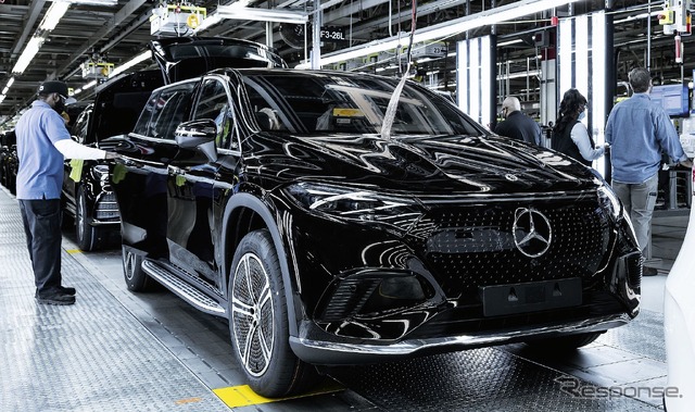メルセデスベンツの米国アラバマ州タスカルーサ工場で生産を開始した EQS SUV