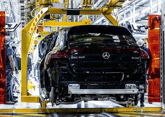 メルセデスベンツの米国アラバマ州タスカルーサ工場で生産を開始した EQS SUV