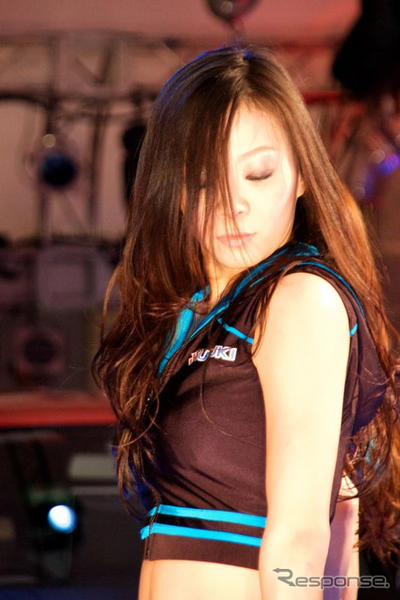 【東京オートサロン09】写真蔵…スズキのダンスパフォーマンス