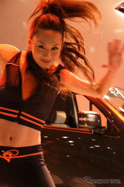 【東京オートサロン09】写真蔵…スズキのダンスパフォーマンス