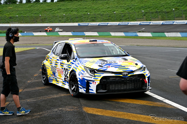 WECドライバーとルーキーレーシングドライバーのガチンコ対決風景