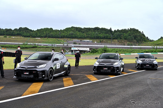 WECドライバーとルーキーレーシングドライバーのガチンコ対決風景