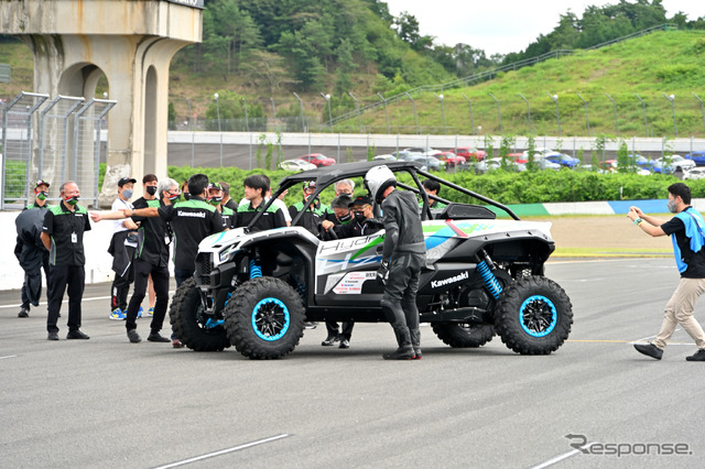 モーターサイクル用水素燃料直噴エンジンを搭載したバギーを披露