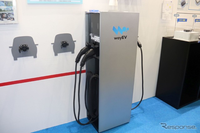 3口タイプのAC充電器。充電優先制御により3台目の充電がプラグを挿しても始まらない問題に対応