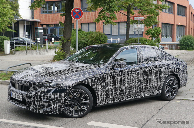 BMW 5シリーズ 次期型プロトタイプ(スクープ写真)