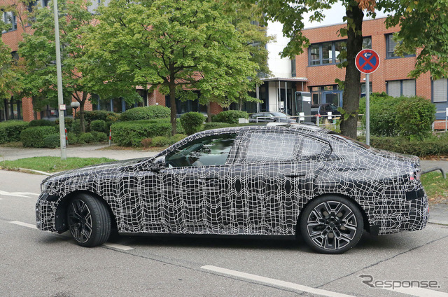 BMW 5シリーズ 次期型プロトタイプ(スクープ写真)
