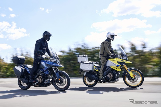 Vストローム1050DE 用品装着車（黄）とVストローム1050（青）