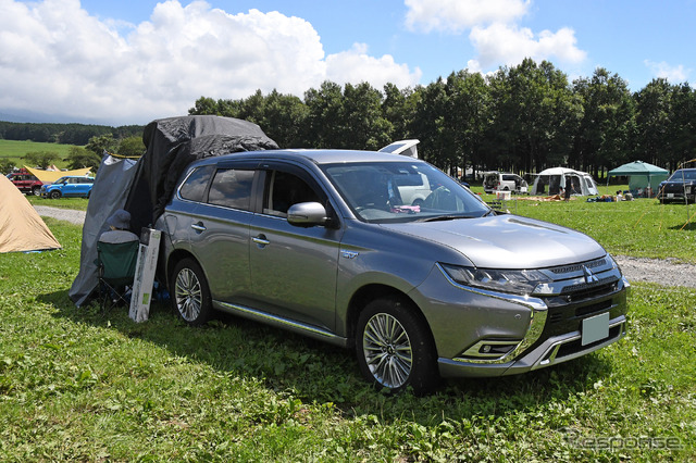 家電を満載して参加したご夫婦のアウトランダーPHEV(写真の一部を加工)