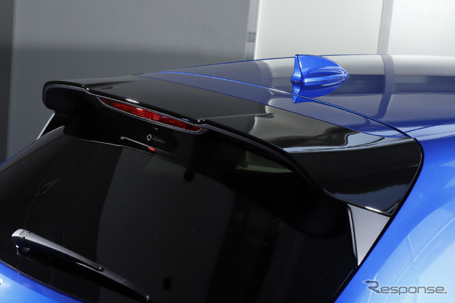 テールゲートスポイラー(ホンダ ZR-V 純正アクセサリー)