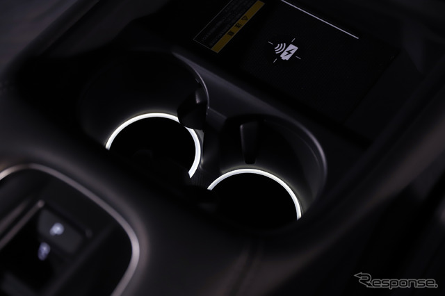 センターコンソールボックス&ドリンクホルダーイルミネーション(ホンダ ZR-V 純正アクセサリー)