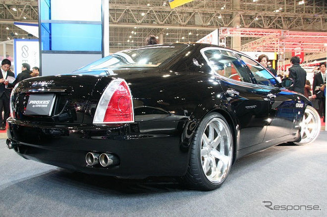 【東京オートサロン09】写真蔵…TOYO TIRES / マセラティ クアトロポルテ