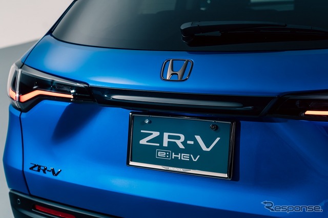 ホンダ ZR-V ライセンスガーニッシュ