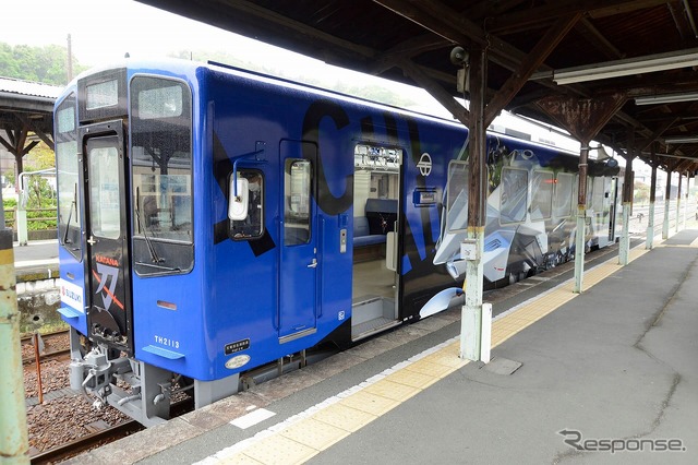 KATANAラッピング列車