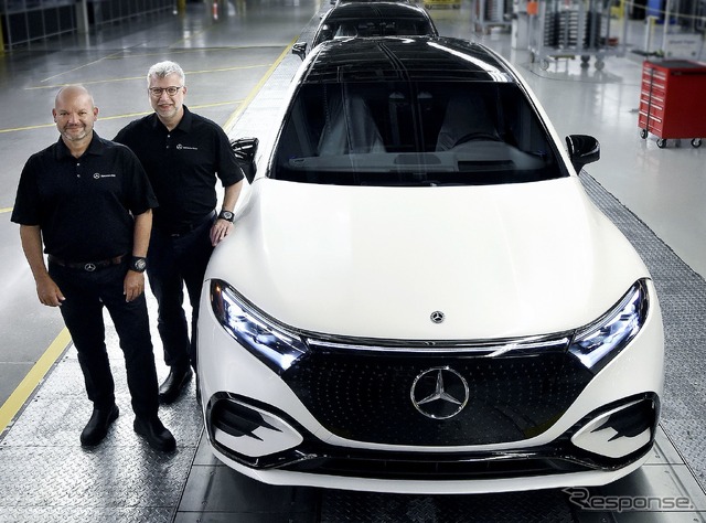 メルセデスベンツの米国アラバマ州タスカルーサ工場で生産を開始した EQS SUV