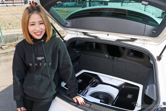 ワープスのスタッフである廣下さん。クルマ好き&オーディオ好きで自分のクルマを自らプロデュースして仕上げた。