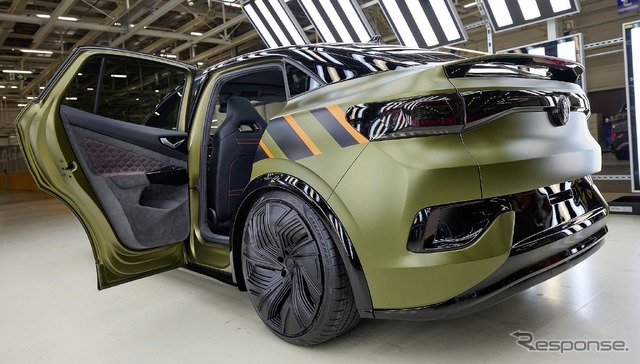 VWの電動SUVクーペ、ランボルギーニ純正グリーンで登場…職業訓練生がカスタム