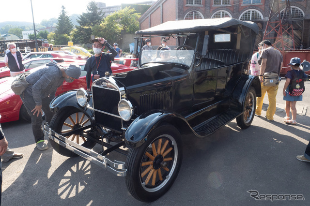 注目を集めていた「T型フォード」。プロトタイプは明治時代の1907年に完成。1911年には日本にもフォードの代理店が現れ、当時の価格で293万円で売られていたという。