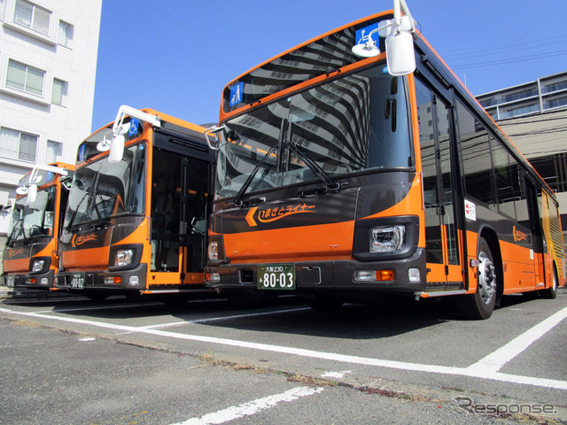 「いまざとライナー」の車両。旧鉄道敷地を活用したBRTとは異なり、専用道を走ることはない点。