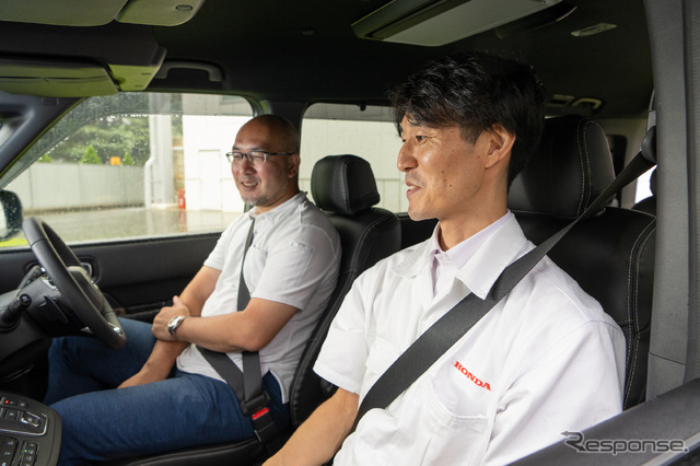 「11.4インチHonda CONNECTナビ」「ハイグレードスピーカーシステム」のサウンドを試聴(※写真撮影時のみマスクを外しています)