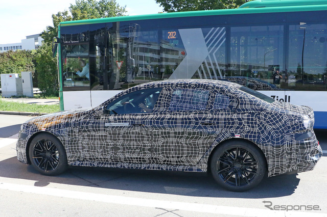 BMW M5 次期型プロトタイプ(スクープ写真)