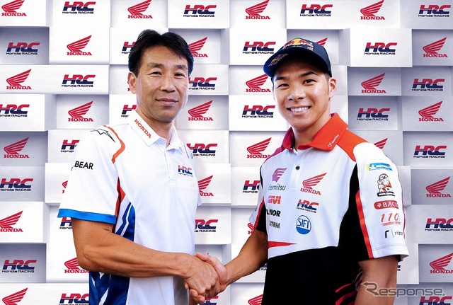 HRCレース運営室 桒田哲宏室長（左）と中上貴晶選手（右）