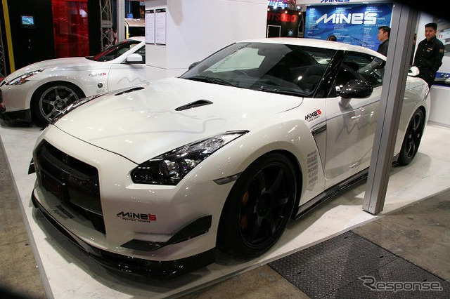 【東京オートサロン09】写真蔵…マインズ GT-R & フェアレディZ