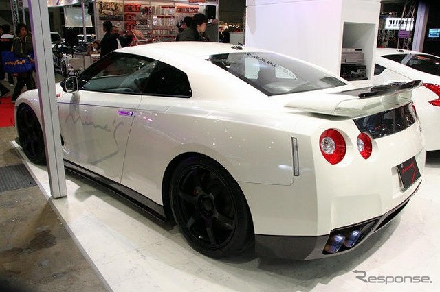 【東京オートサロン09】写真蔵…マインズ GT-R & フェアレディZ