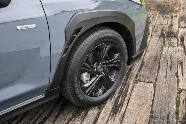 タイヤサイズは225/60R17。